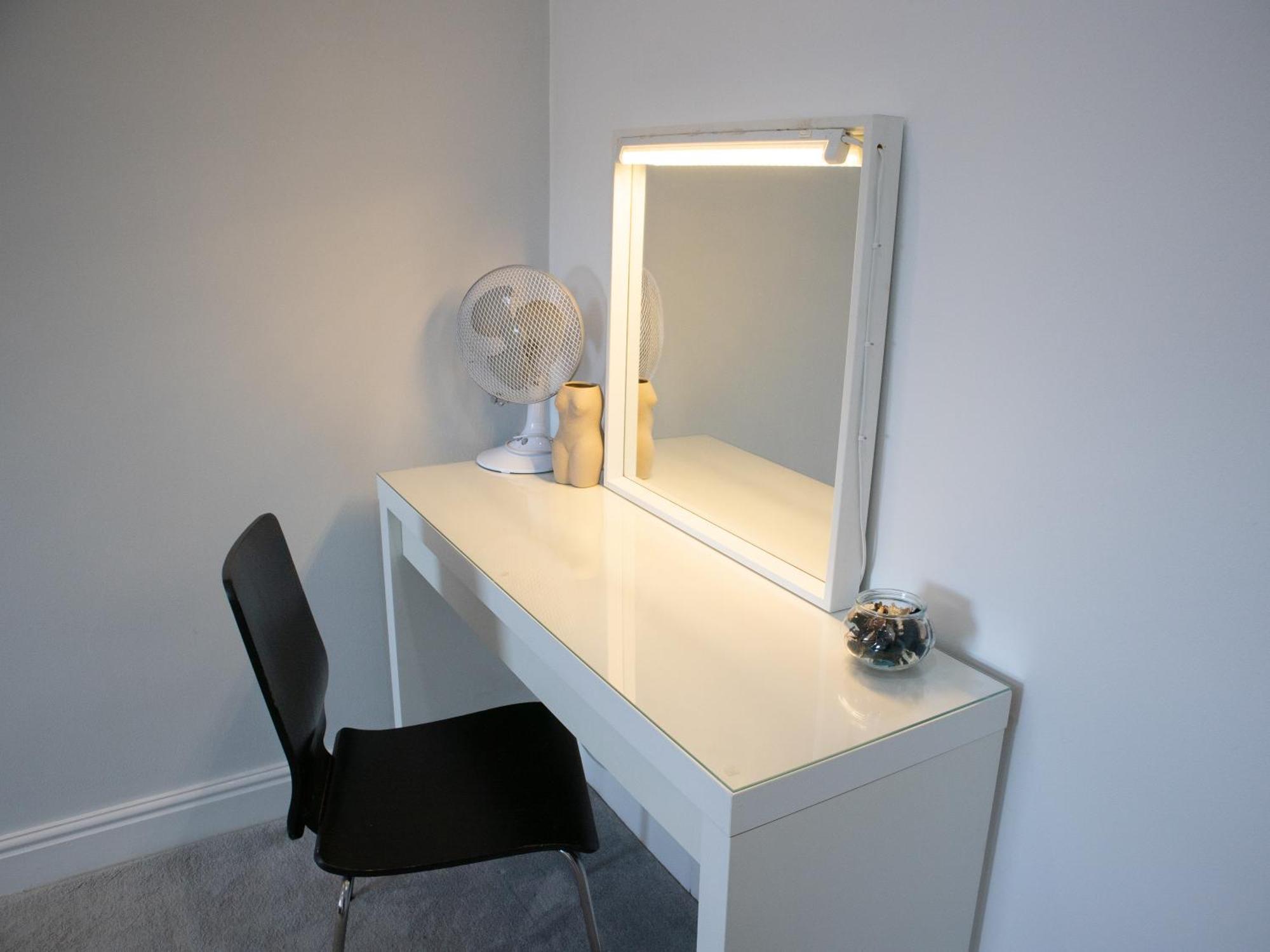 Bright Private Terrace - Free Private Parking - Tv - Wifi - Netflix Lejlighed Croydon Eksteriør billede