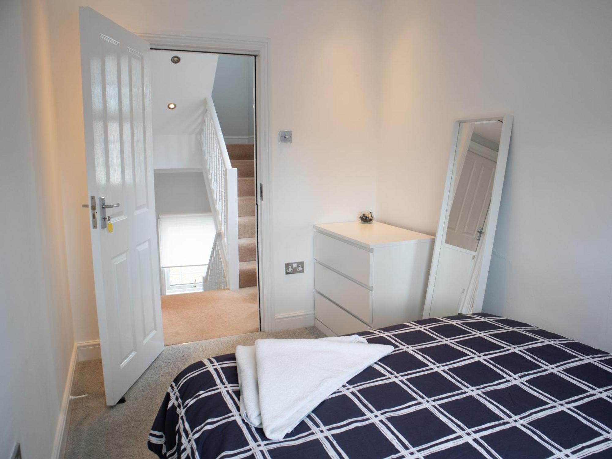 Bright Private Terrace - Free Private Parking - Tv - Wifi - Netflix Lejlighed Croydon Eksteriør billede