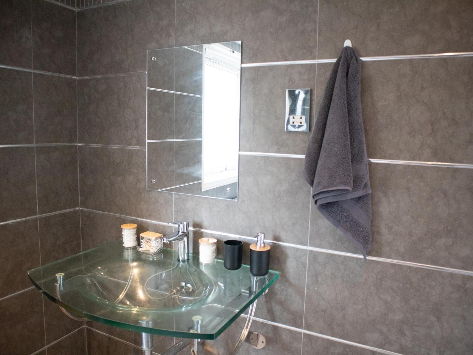 Bright Private Terrace - Free Private Parking - Tv - Wifi - Netflix Lejlighed Croydon Eksteriør billede