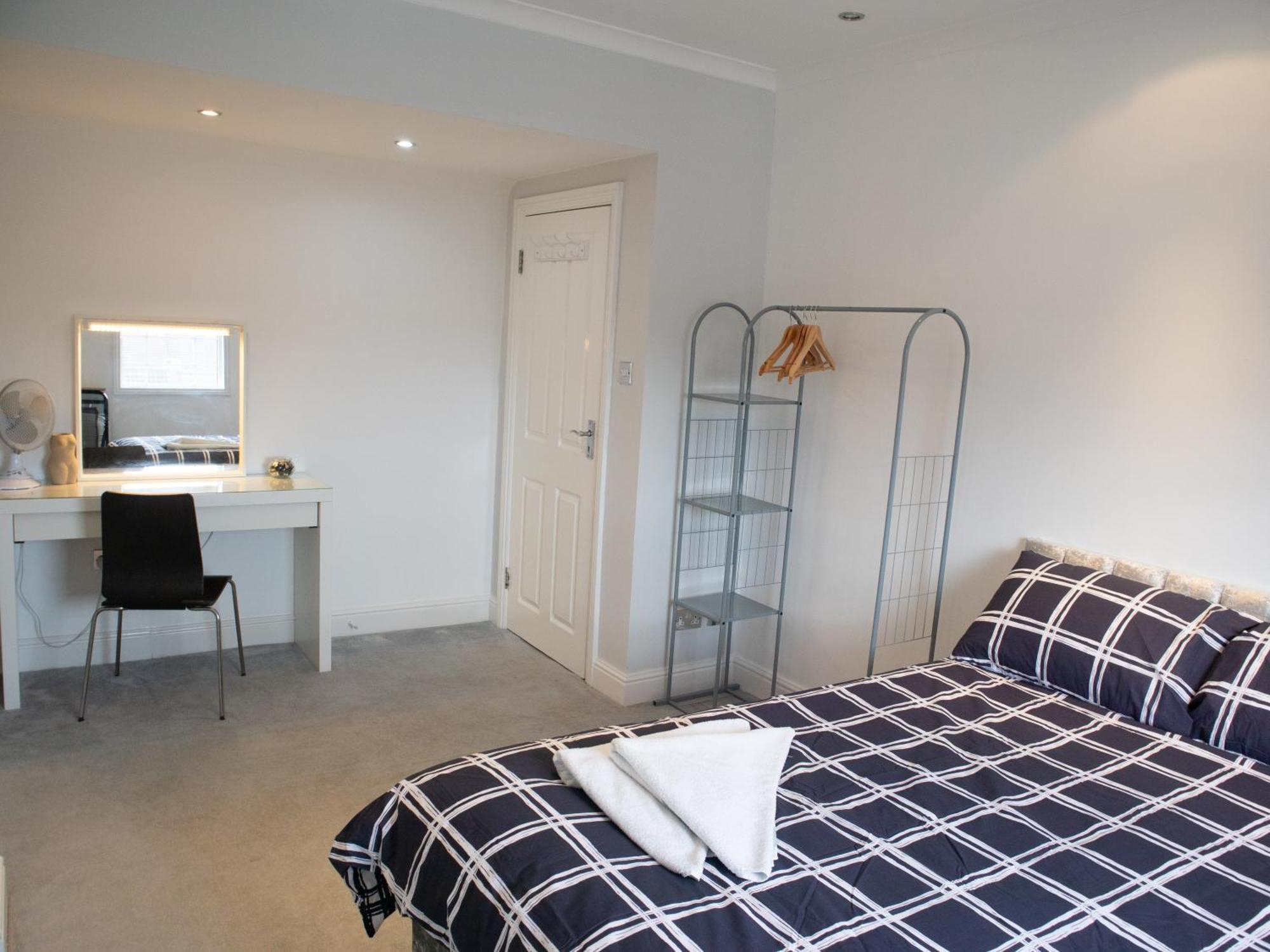 Bright Private Terrace - Free Private Parking - Tv - Wifi - Netflix Lejlighed Croydon Eksteriør billede